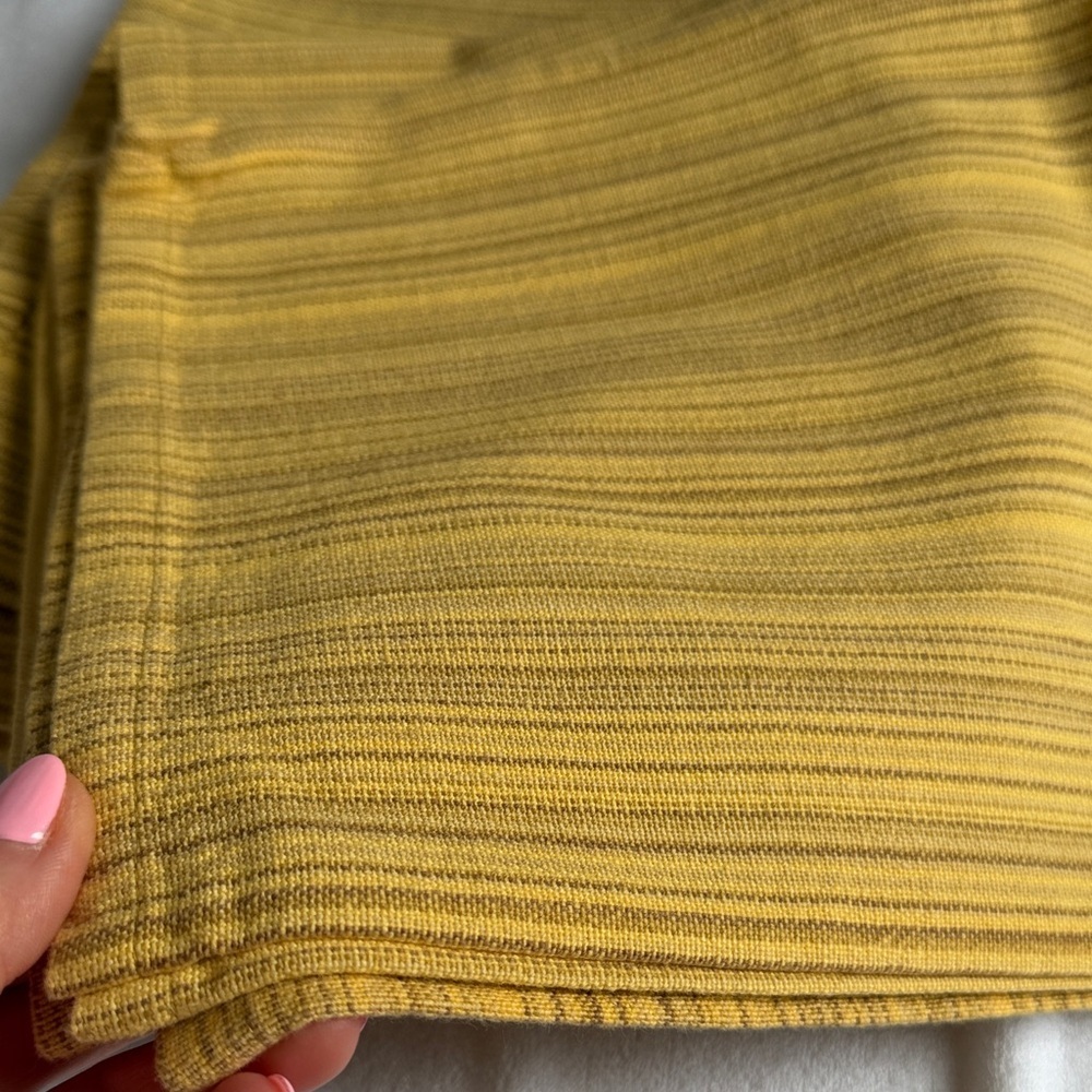 🔥4/$20 Striped Yellow Napkins - Picture 2 of 4